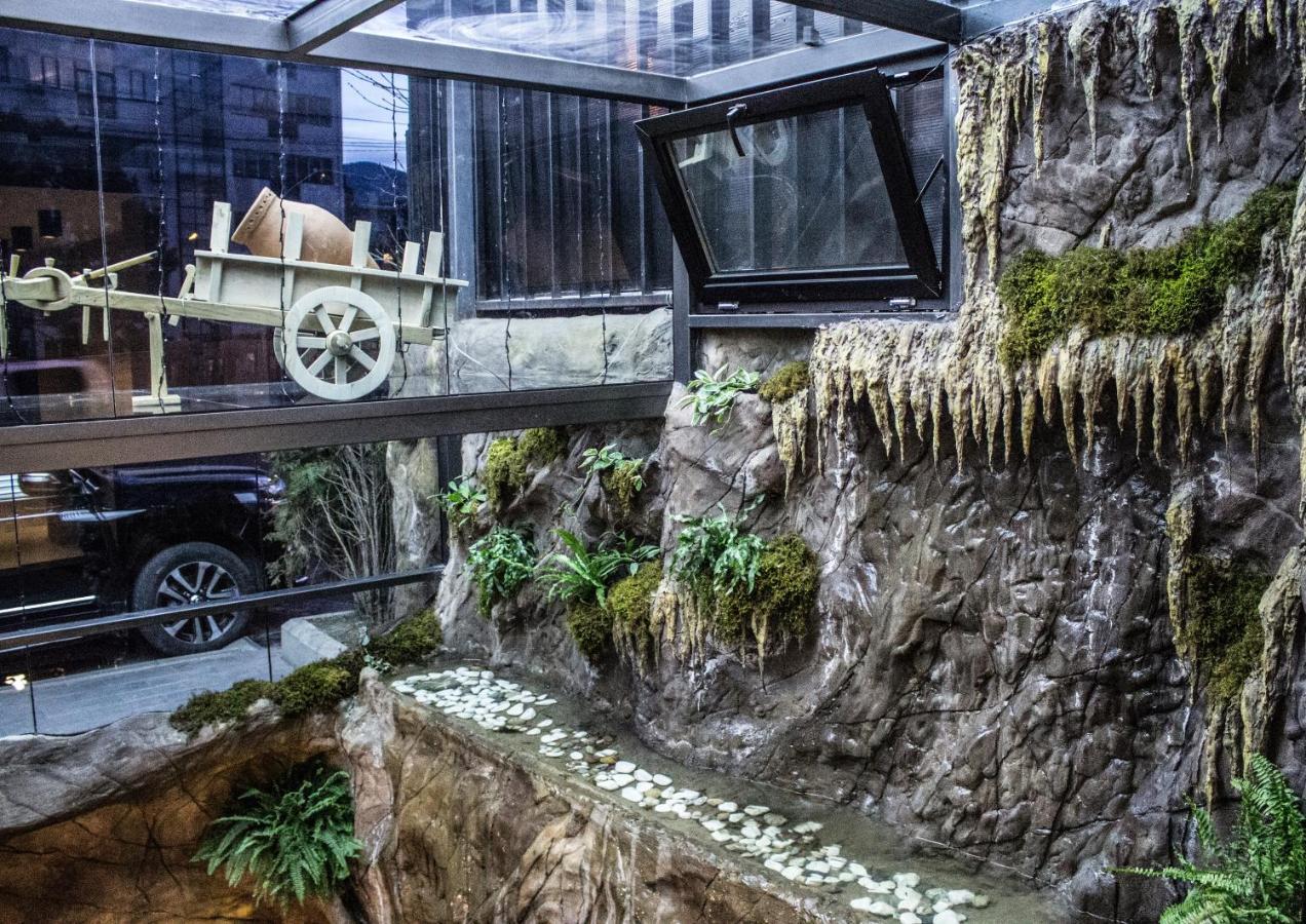 Bg Palace Hotel Tbilisi Exterior foto